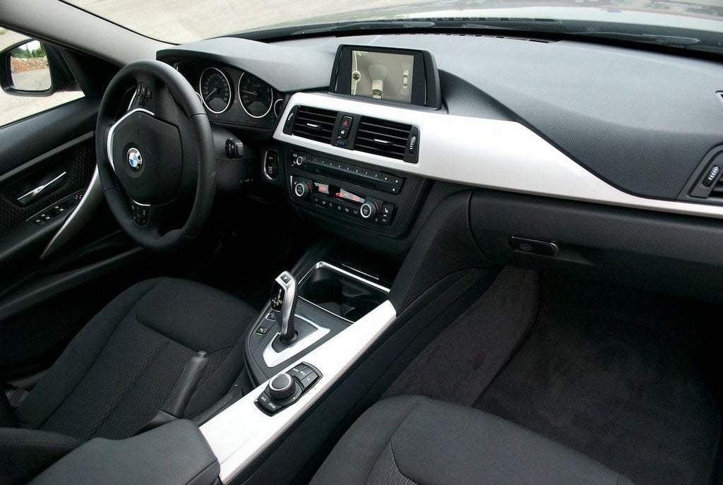 2011-10-bmw-320i-efficient-dynamics-65.jpg
