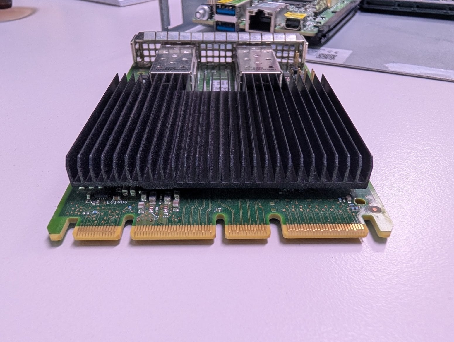 25G NIC síťová karta využívající OCP 3.0.