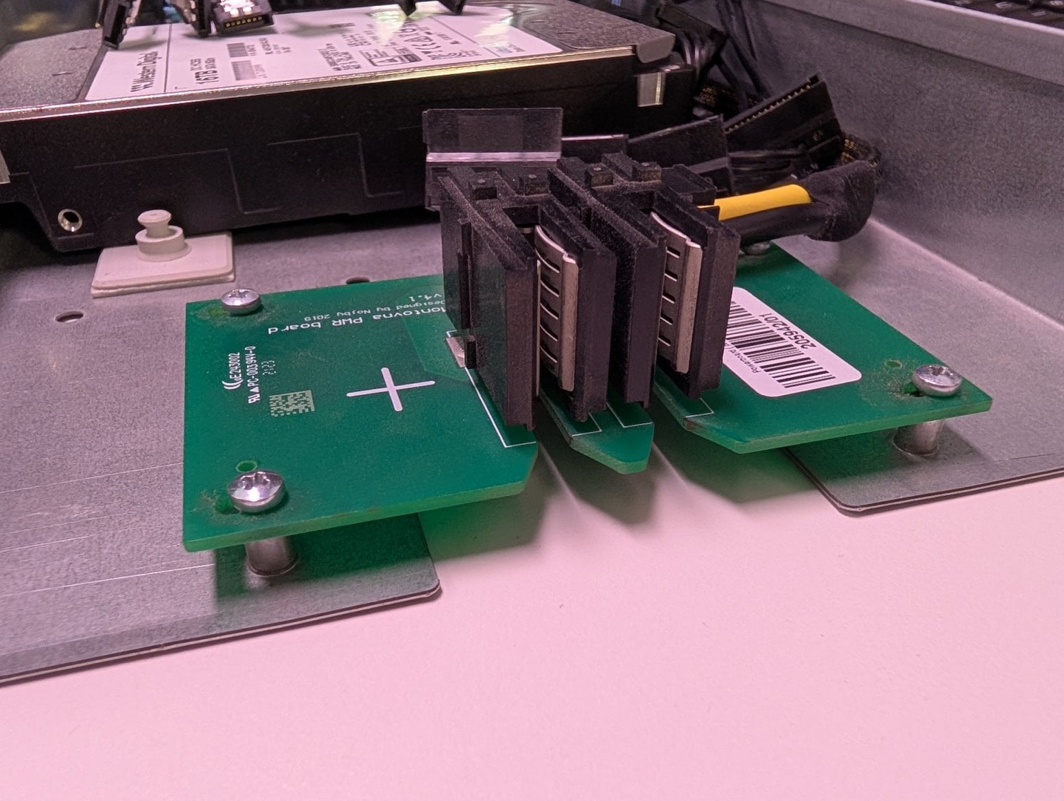 Pátá generace serverů Seznam Montovna. Jde o verzi se základní deskou ASRock.
