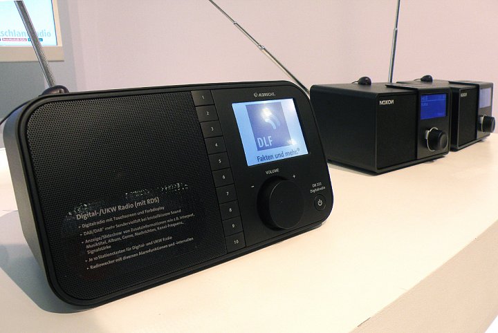 Velký displej není u digitálních rozhlasových přijímačů ničim neobvyklým.