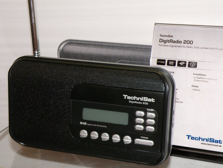 Nové digitální rozhlasové přijímače prezentoval na veletrhu IFA i TechniSat. Bohužel slouží pouze pro III. pásmo, které se u nás nevyužívá.