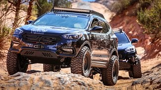 Náhledový obrázek - Hyundai Santa Fe se znovu předvádí jako drsný off-road. Tentokrát míří do pouště