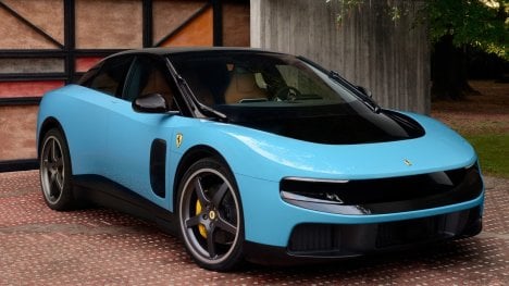 Ferrari chtělo otevřít novou kapitolu. Elektromobilem Luce ale šláplo fanouškům na kuří oko a vyvolalo nervozitu investorů