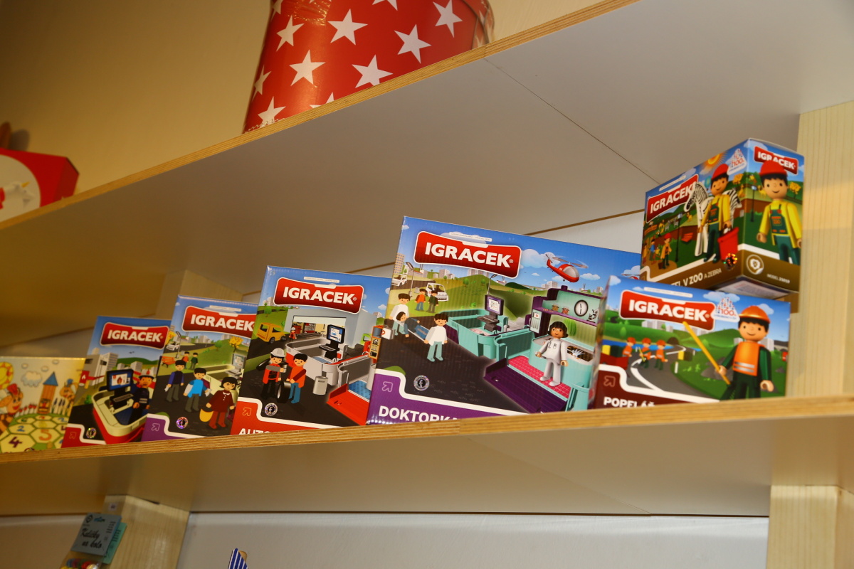 Hugo chodí bos nabízí hračky, které zaujmou i starší generaci.