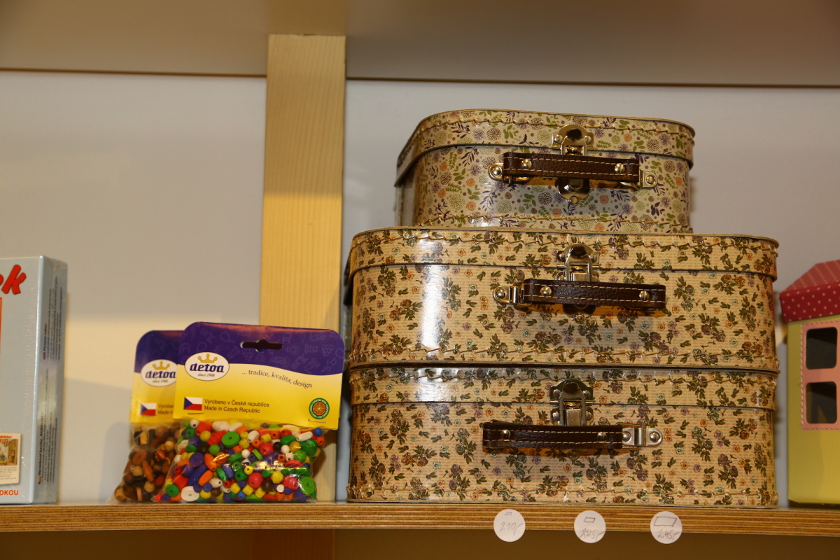 Hugo chodí bos nabízí hračky, které zaujmou i starší generaci.