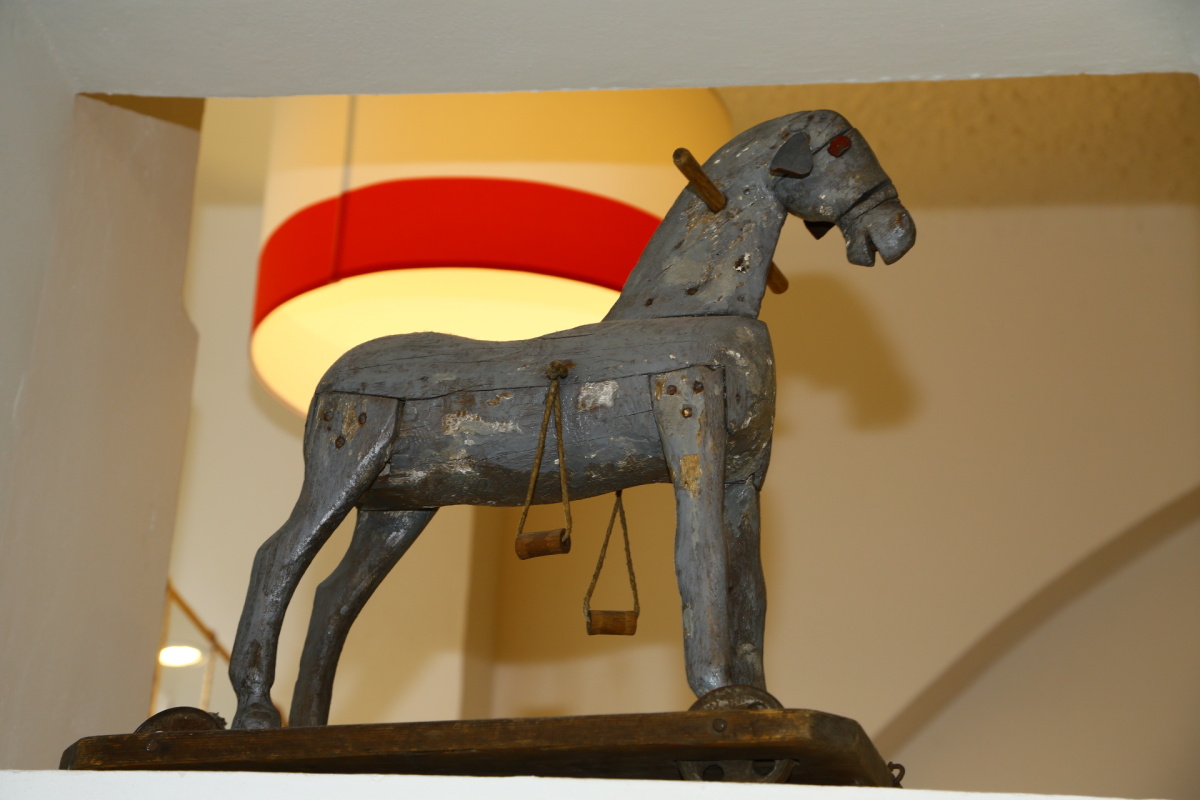 Hugo chodí bos nabízí hračky, které zaujmou i starší generaci.