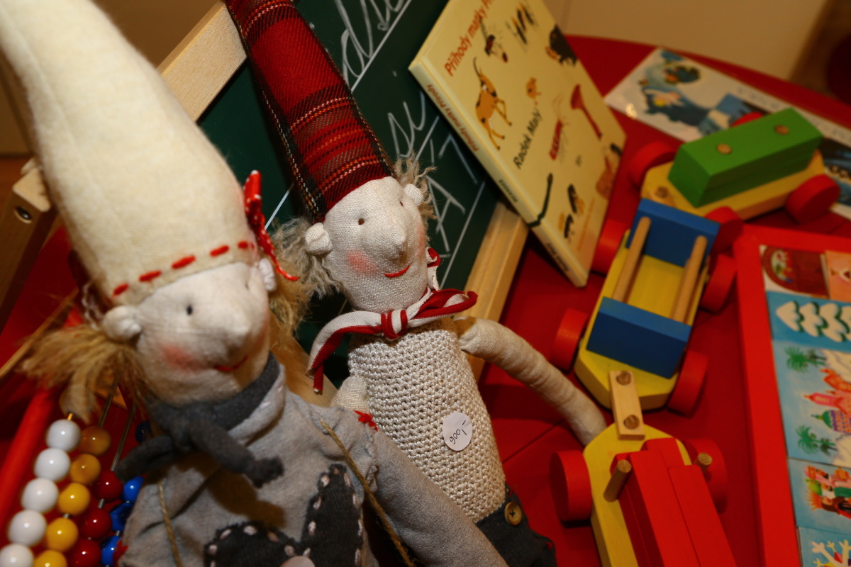 Hugo chodí bos nabízí hračky, které zaujmou i starší generaci.