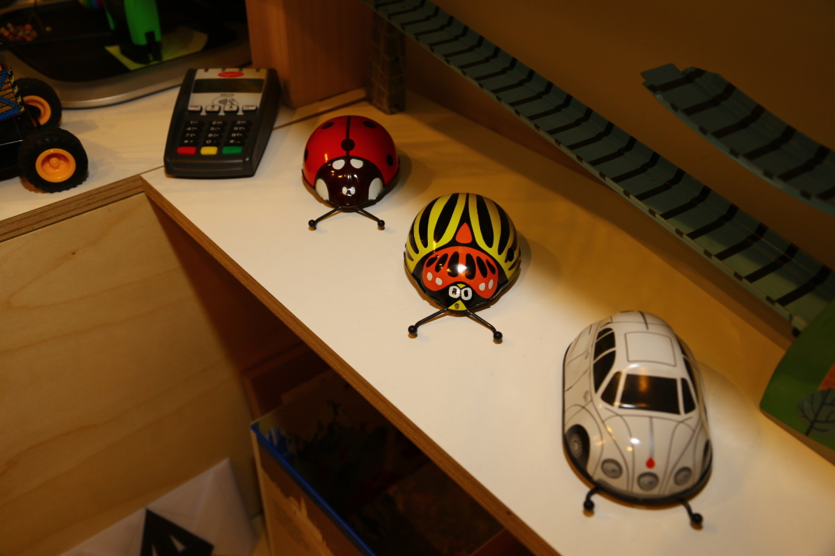 Hugo chodí bos nabízí hračky, které zaujmou i starší generaci.