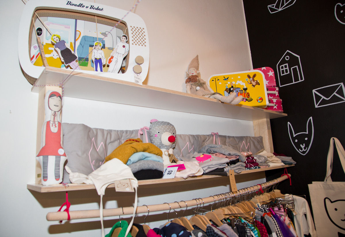 Hugo chodí bos nabízí hračky, které zaujmou i starší generaci.