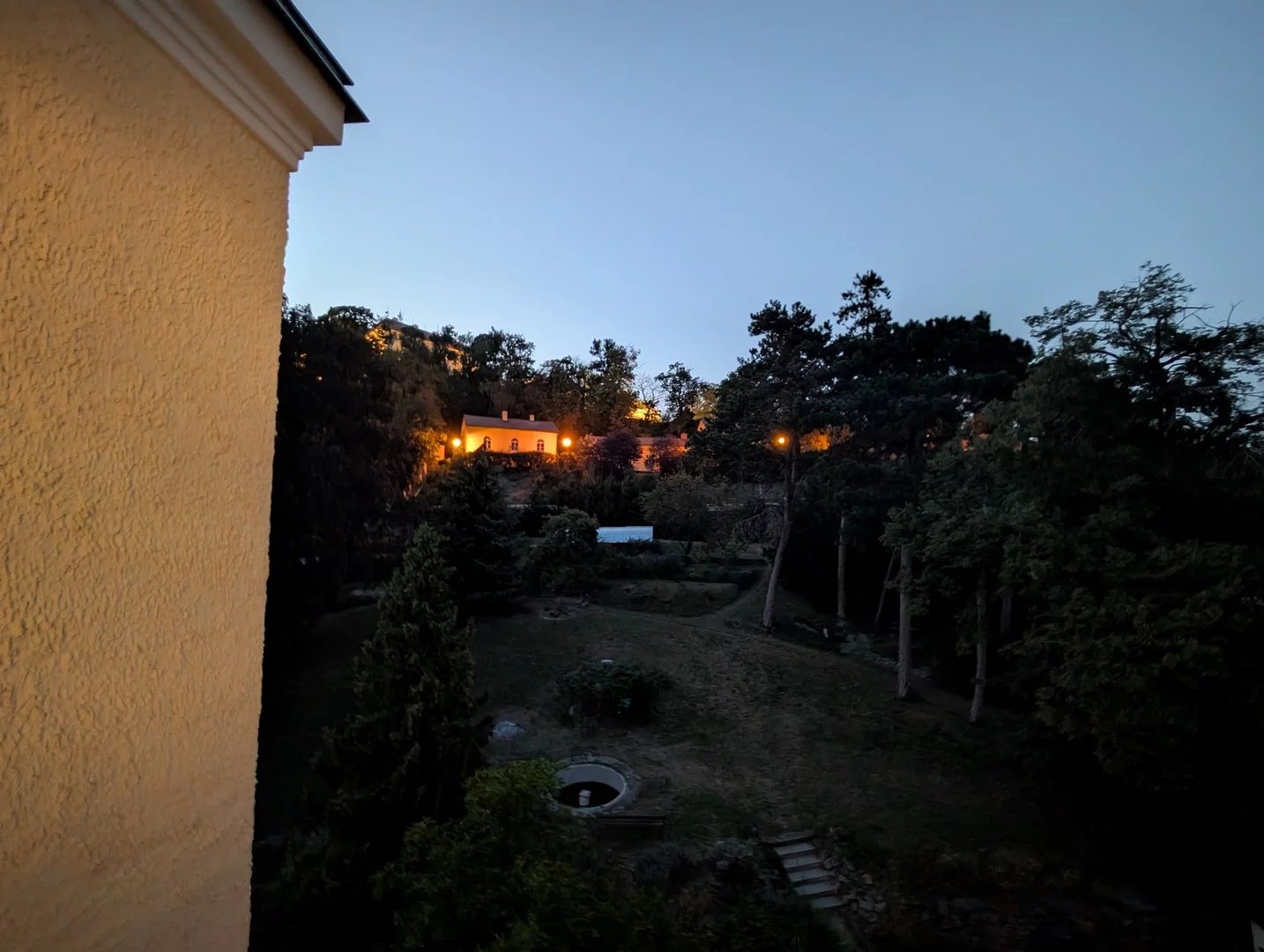 Ultraširokoúhlý 48Mpx fotoaparát