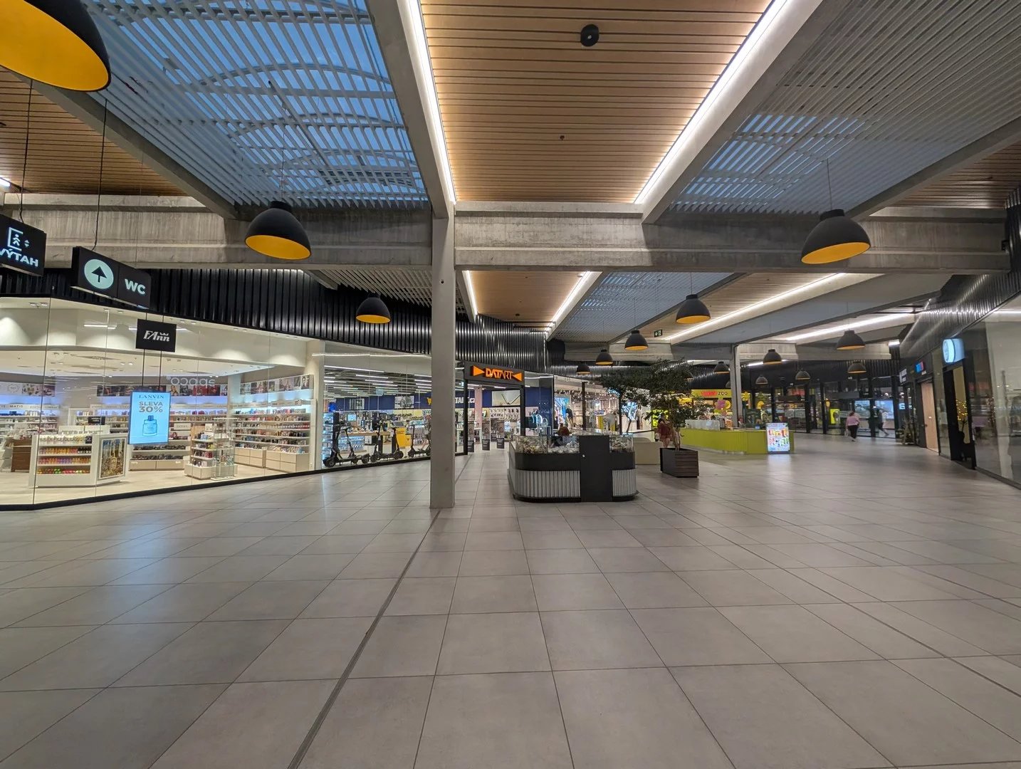 Ultraširokoúhlý 48Mpx fotoaparát