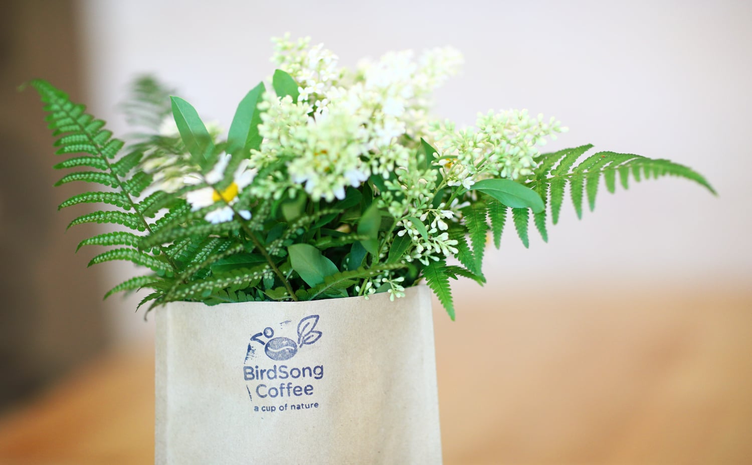 Podniká s kávou a zároveň ekologicky. Zjistěte víc