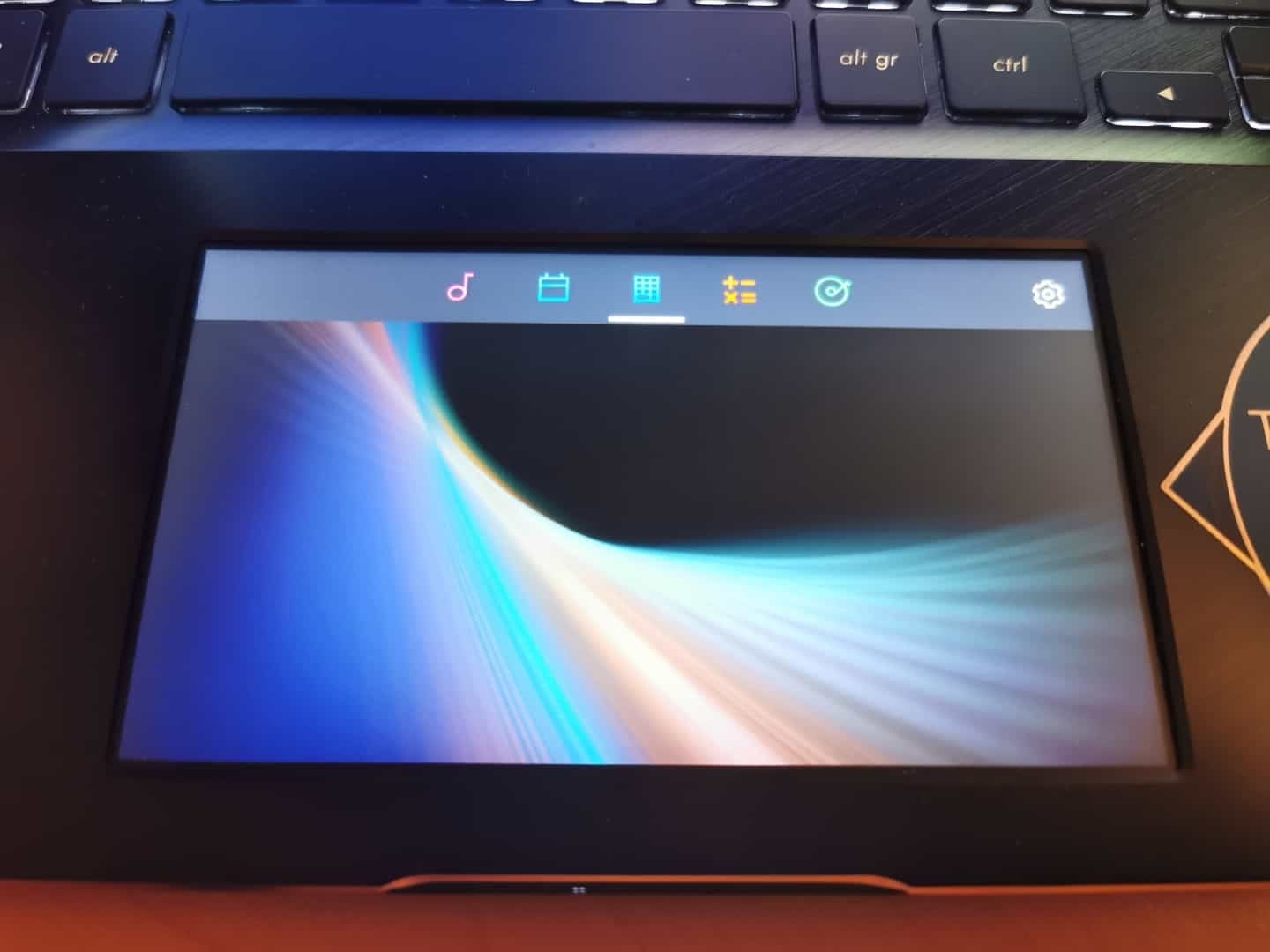 2019-08-Asus-ZenBook-ScreenPad-9.jpg