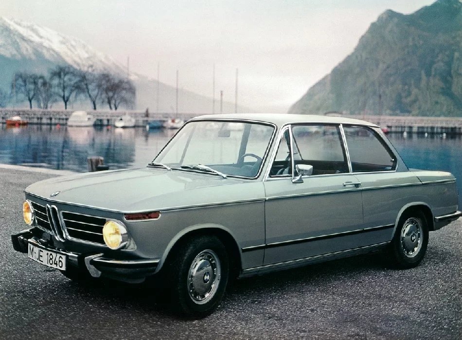 Koncern BMW se k nám už od poloviny 60. let snažil protlačit alespoň symbolické množství nejlevnějších modelů. Nepodařilo se, naši movití zájemci byli odkázáni na individuální dovoz nebo exponáty z brněnského výstaviště
