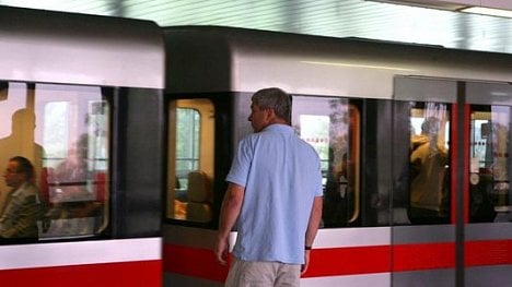 Náhledový obrázek - Od Roztyl až na Nádraží Holešovice. Operátoři rozšířili mobilní signál v metru o čtyři stanice