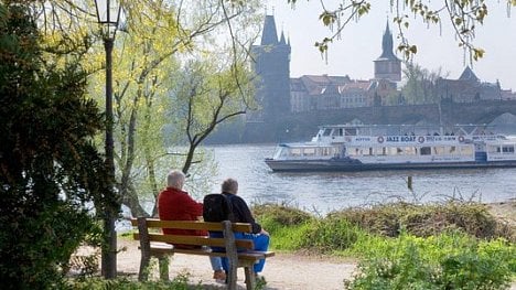 Náhledový obrázek - Praha díky migraci stárne pomaleji, přesto se chystá na osmdesátníky