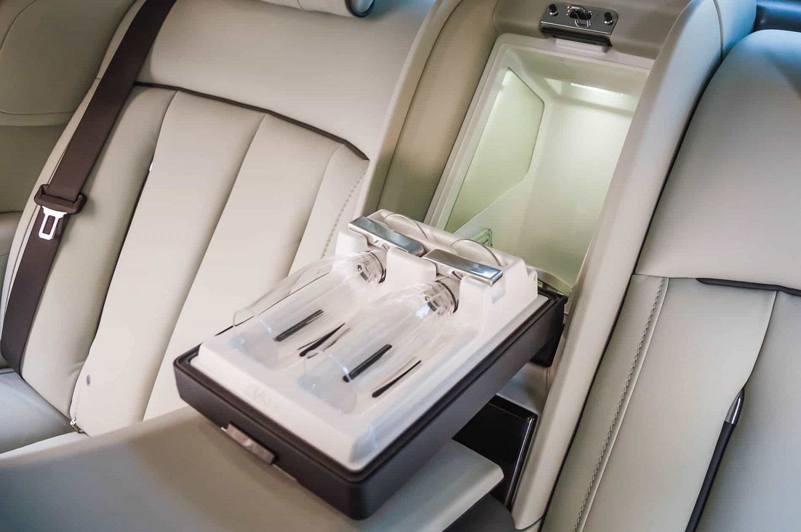 2019-09-Rolls-Royce-Phantom-dojmy-9-of-22.jpg