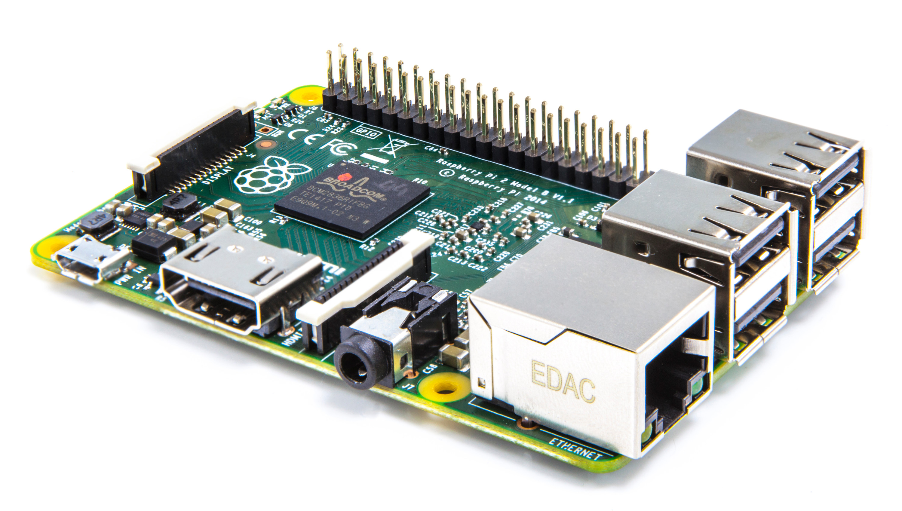 Raspberry Pi sice není žádnou novinkou, ale letos vyšla druhá verze, která přinesla dost vylepšení na to, aby po ní mnozí zatoužili. Využití je mnoho: od automatizace až po server nebo domácí video přehrávač.