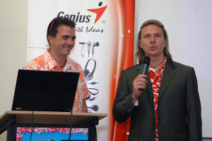 Karel Kos, produktový manažer společnosti BenQ, a Martin Zavřel, generální ředitel společnosti 100Mega Distribution