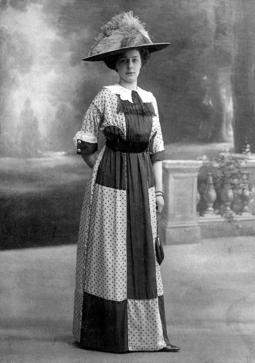 Šaty v reformním stylu, bez korzetu (1911)