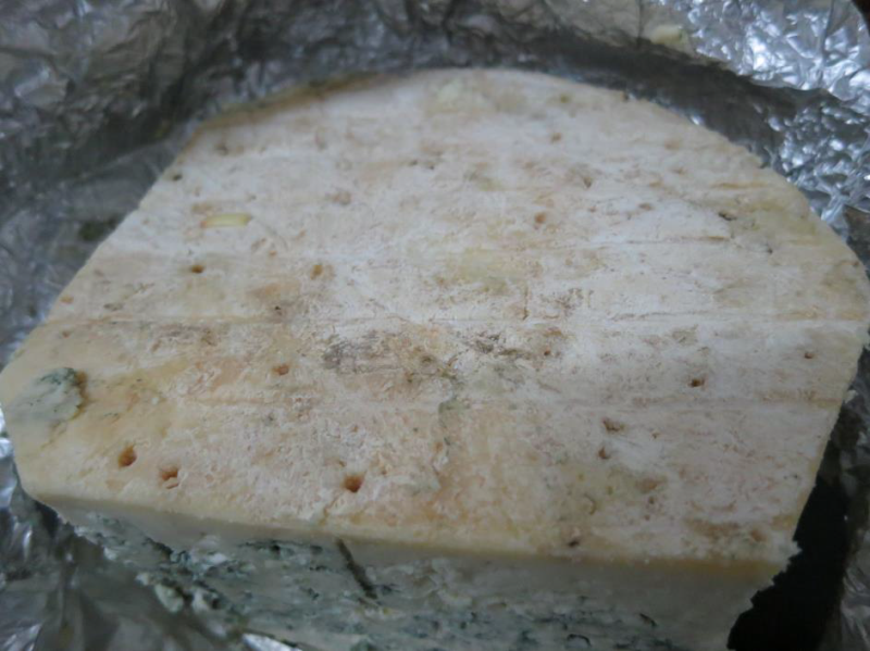 POMEGA, Restaurace, pizzerie a pivnice U Edisona, Ostrava-Hrabůvka: Niva - sýr měl prošlé datum použitelnosti. Výrobek zapáchal po kažení a byly na něm patrné kolonie plísní netypické pro danou potravinu.