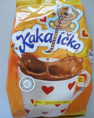 Kakajíčko, instantní kakaový nápoj. Kategorie: Falšované potraviny. Nevyhovující parametr: vitamin B2, vitamin E (jako tokoferol). Výrobek obsahoval méně vitamínu B2 a méně vitamínu E, než bylo uvedeno na obale výrobku. Výrobce: KÁVOVINY a.s., Pardubice. Místo kontroly: AHOLD Czech Republic, a.s., Ostrava-Hrabůvka