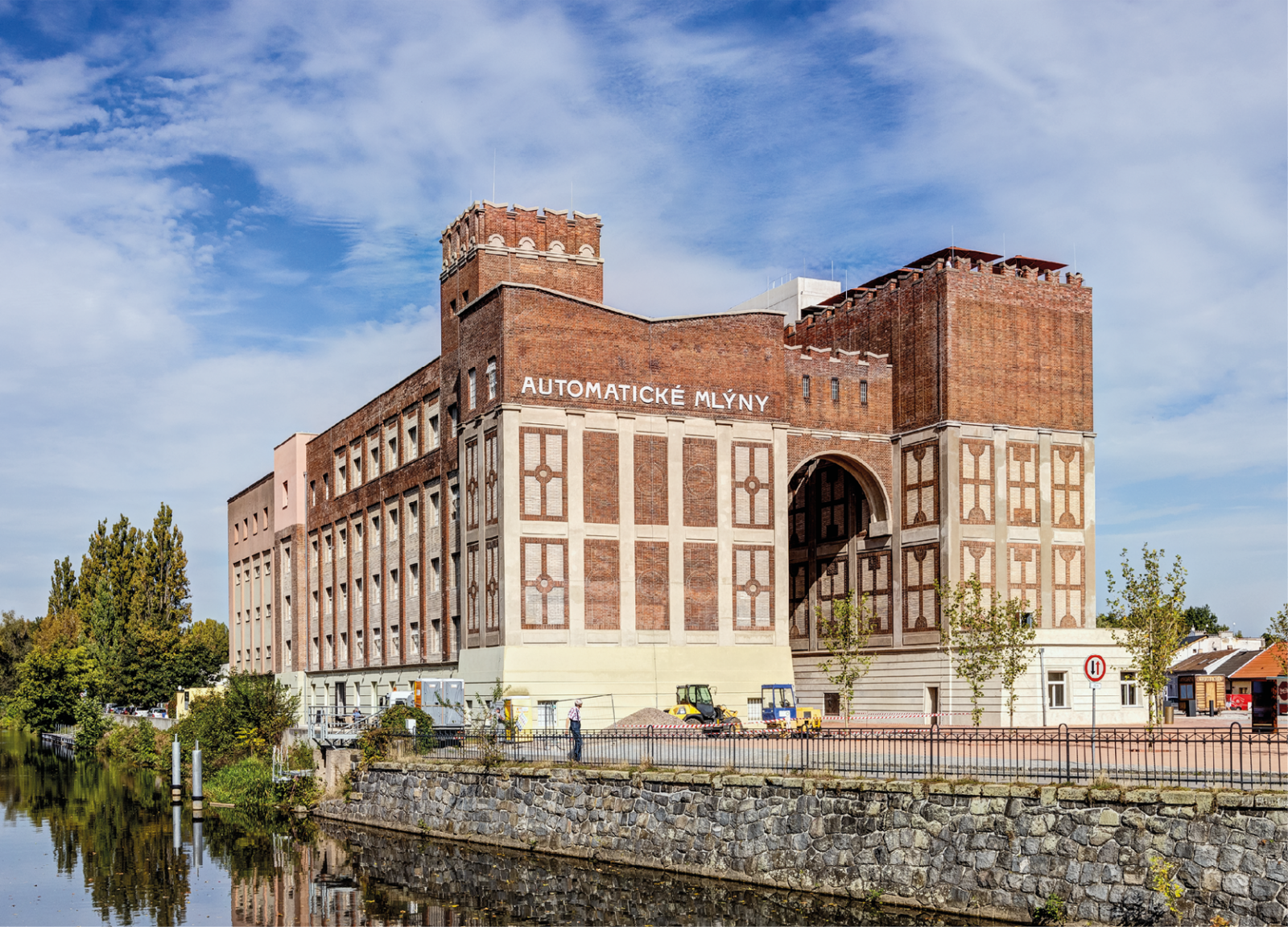 Gočárovy automatické mlýny v Pardubicích