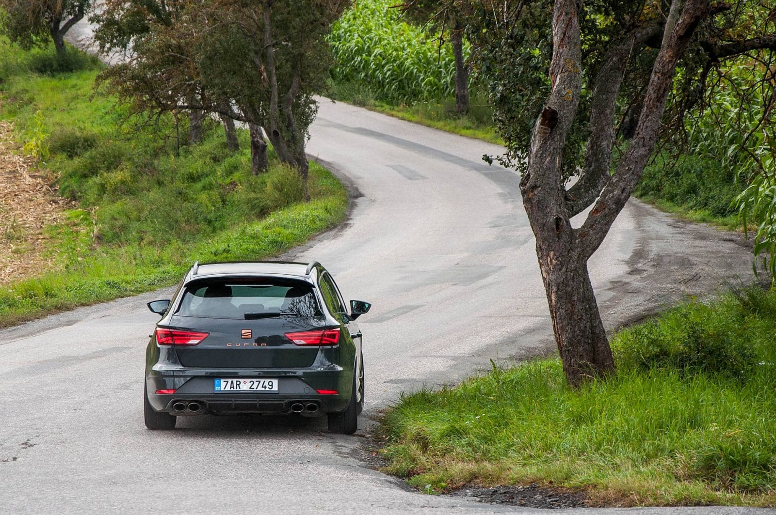 2019-11-seat-leon-cupra-r-st-34-of-39.jpg
