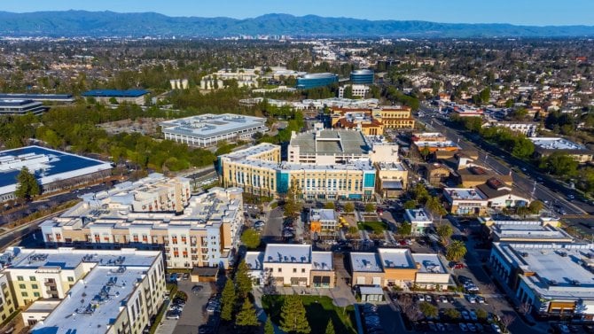 Jak uspět v Silicon Valley? Oblékněte vlastní merch, vyrazte na eventy a ukazujte i nedokončené prototypy, radí v Apify
