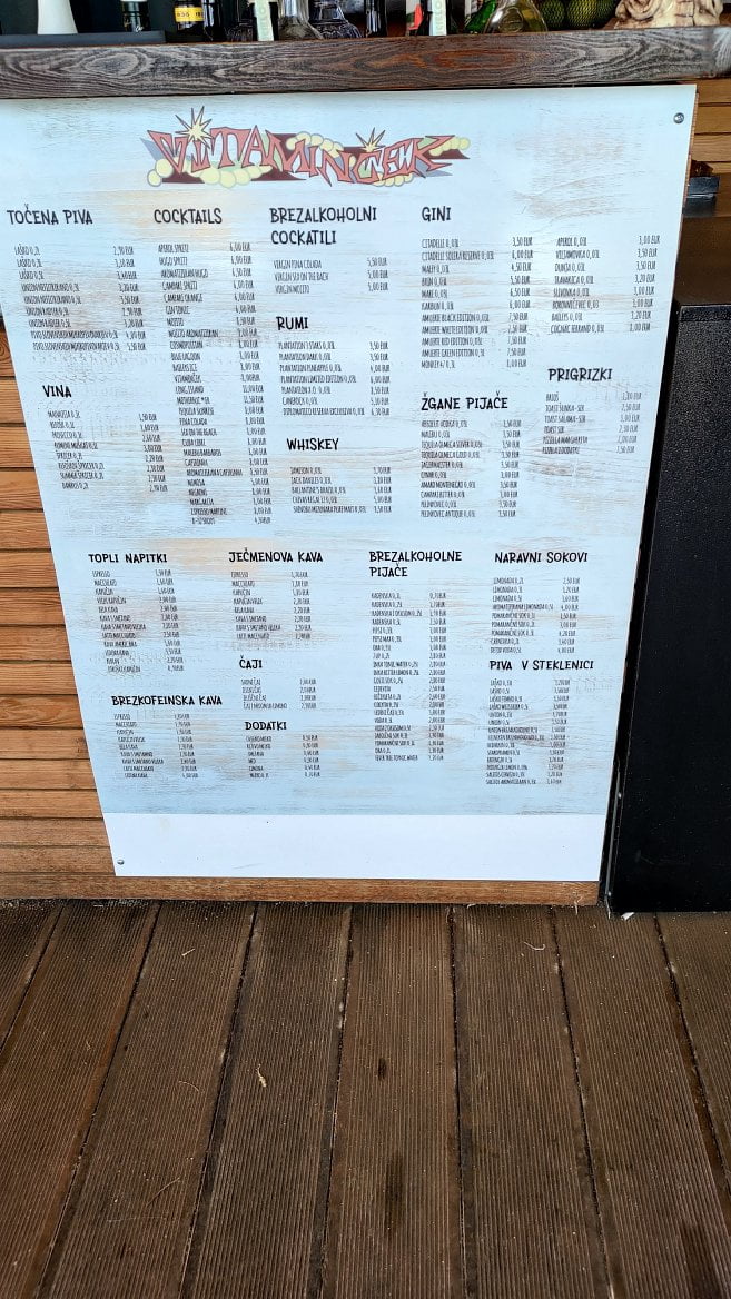 Ceny potravin u moře a ukázky okolí. Izola, Slovinsko (19. 6. 2023)