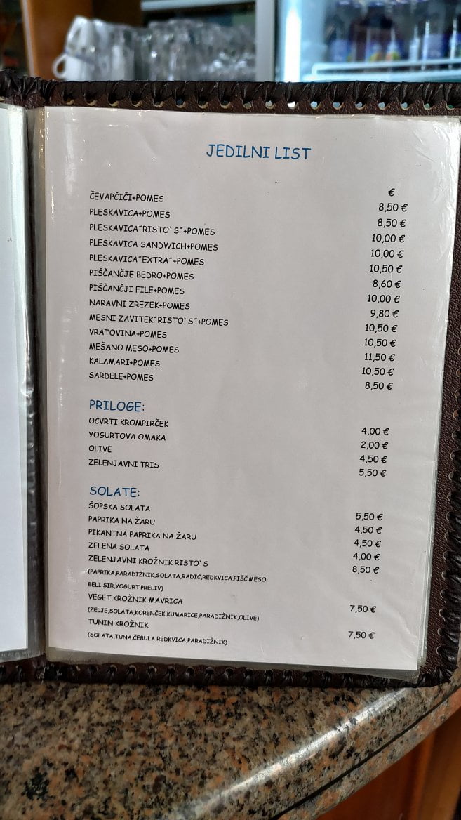 Ceny potravin u moře a ukázky okolí. Izola, Slovinsko (19. 6. 2023)