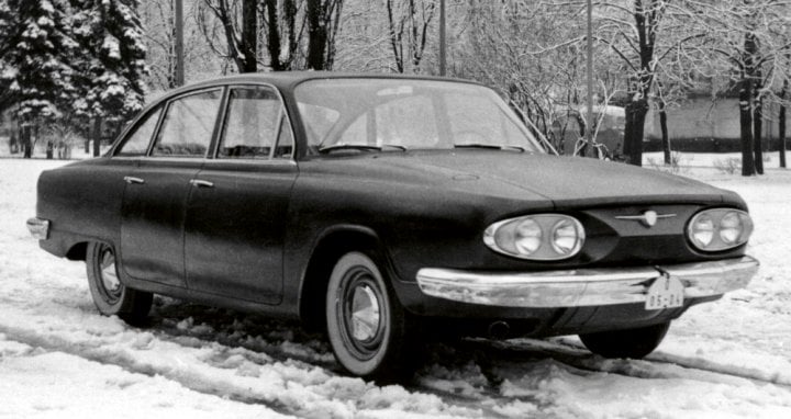 Tatra 603A mohla být excelentním druhým dějstvím původního modelu, ale nestalo se tak. Za pozornost určitě stojí původní tovární lak, na hony vzdálený dnešnímu „slizkému“ vzhledu nového finiše v nedobovém provedení…