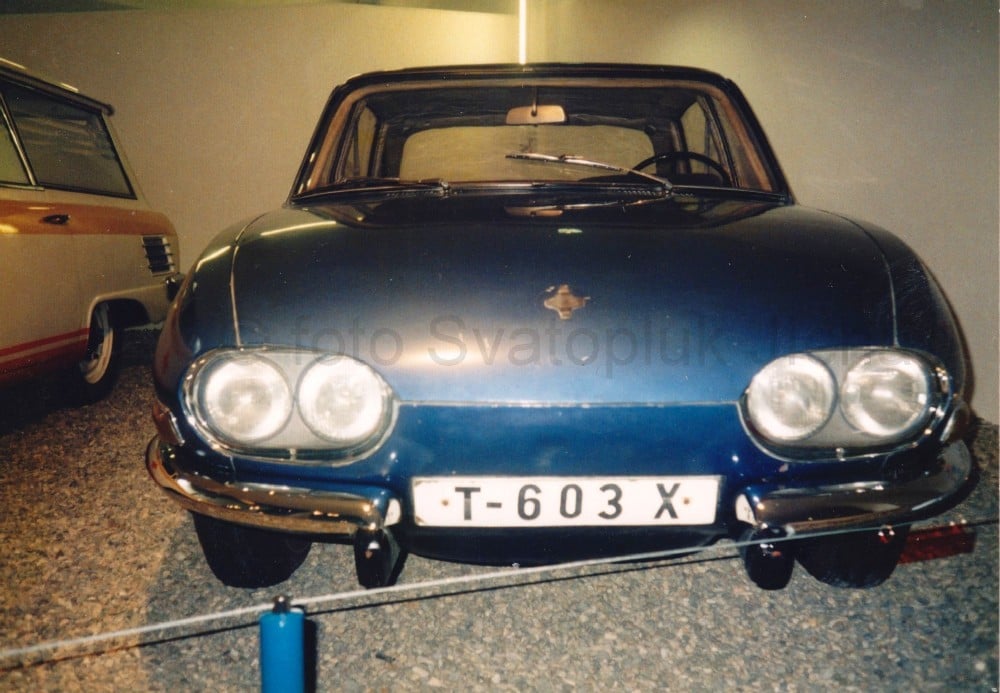 Slovenská Tatra 603X, jak se před třemi desítkami let chlubila svými tvary v tehdejším podnikovém muzeu