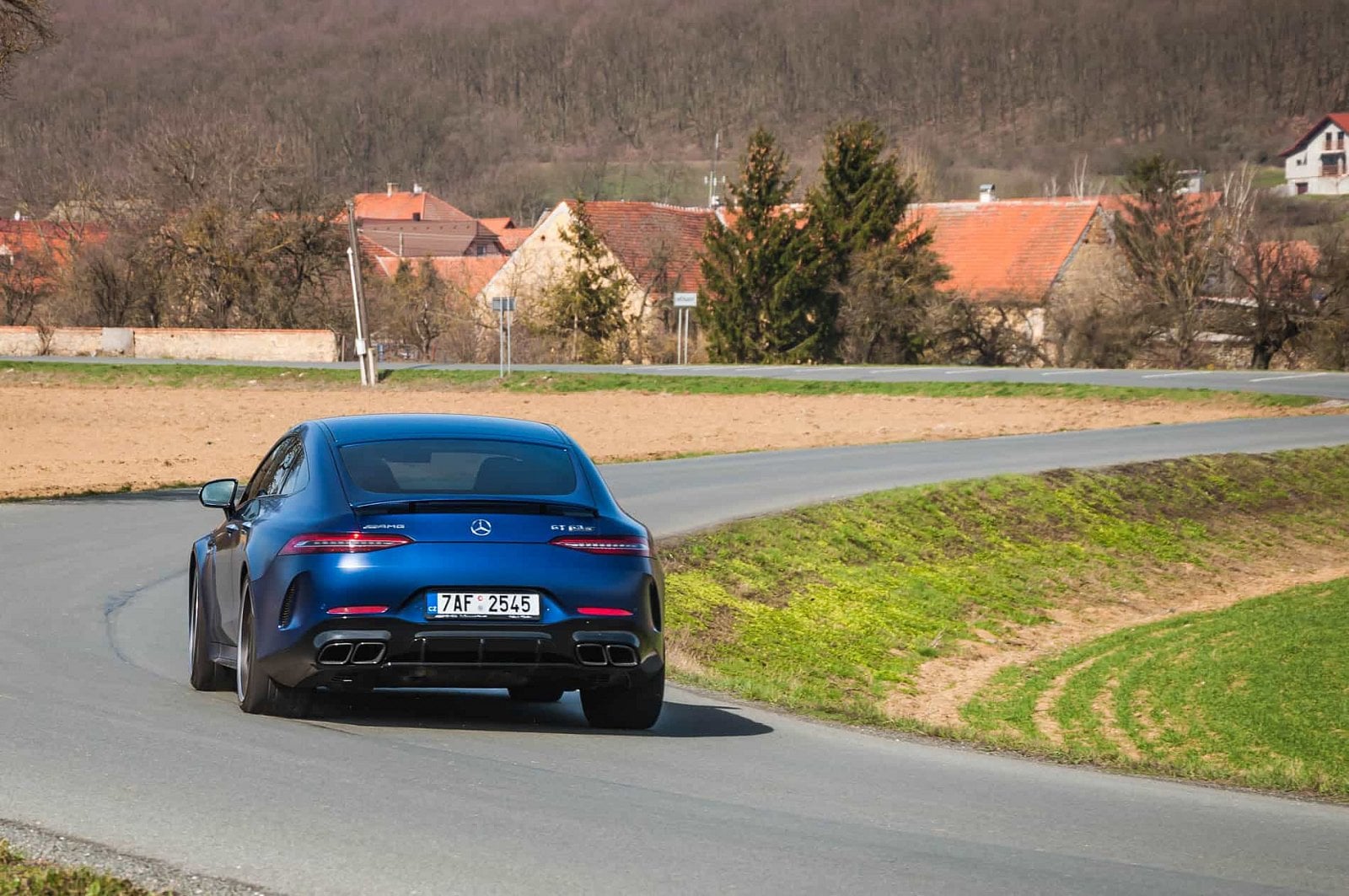 2019-04-mercedes-gt-4door-20.jpg