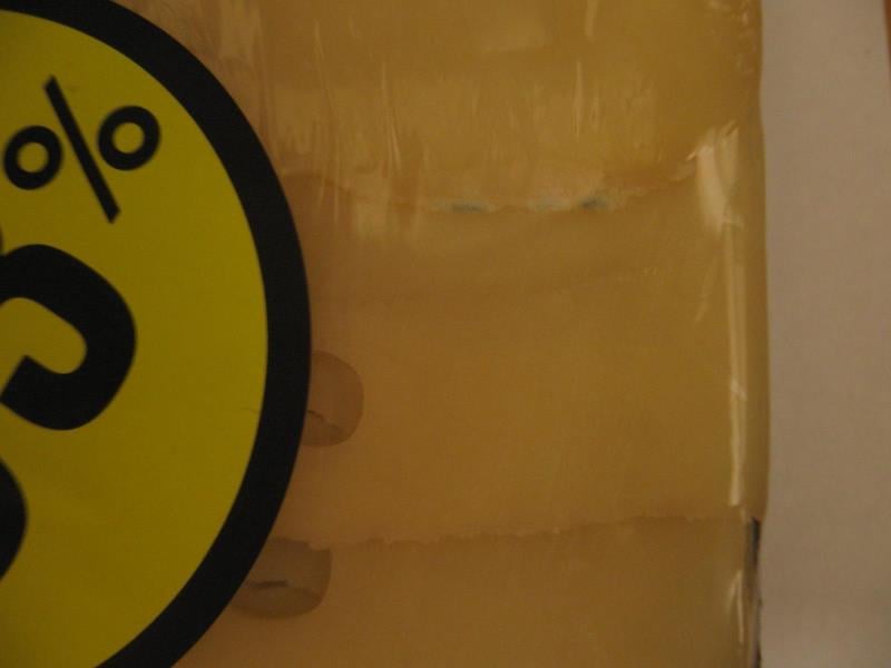 AHOLD, Ústí nad Labem-Neštěmice: Sýr Madeland - na povrchu potraviny se vyskytovala plíseň viditelná pouhým okem. Potravina byla zjištěna poslední den data použitelnosti. Při kontrole nebyly zjištěny nevyhovující teploty skladování tohoto výrobku. Potravina byla zabalena na kontrolované provozovně. Výrobce: MADETA, České Budějovice