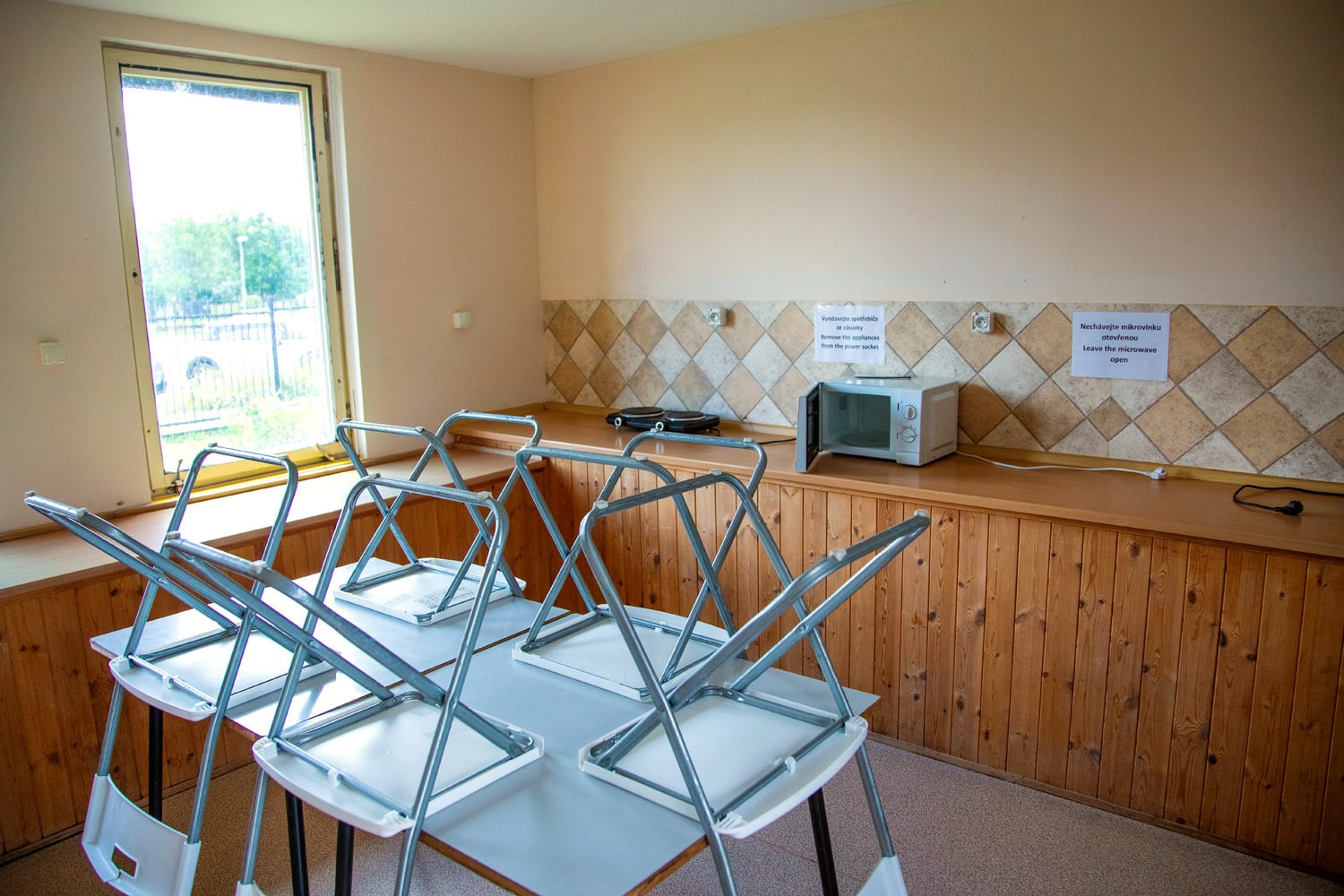 Přijměte pozvání do kempu Džbán. Na hosty jsou zde připraveni