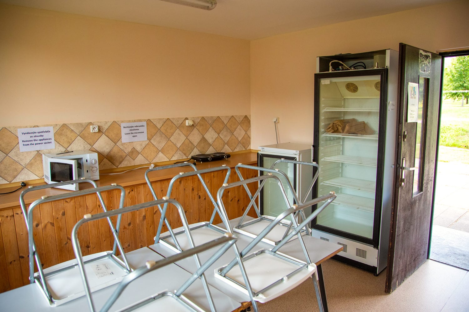 Přijměte pozvání do kempu Džbán. Na hosty jsou zde připraveni