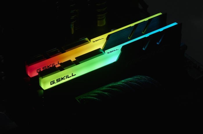 Naprosto ohromující osvětlení paměťových modulů operační paměti RAM pomocí řešení G.Skill Trident Z RGB Series RAM