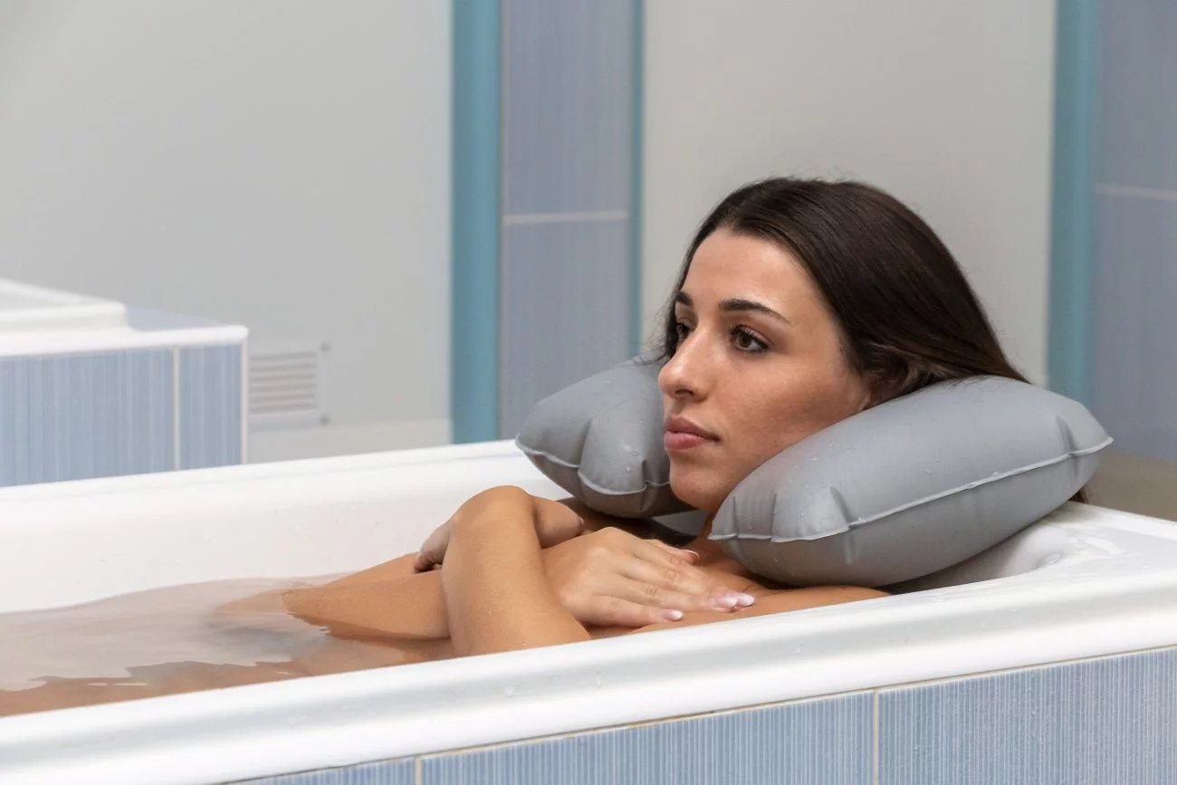 Minerální voda je charakteristická svým specifickým sirovodíkovým zápachem, ulevuje ale od bolesti, hojí a revitalizuje. Během minerálních koupelí nebo doprovodných minerálních koupelí rukou a nohou se zvýšenou koncentrací minerální vody dochází k pronikání sirovodíku přes kůži do těla.