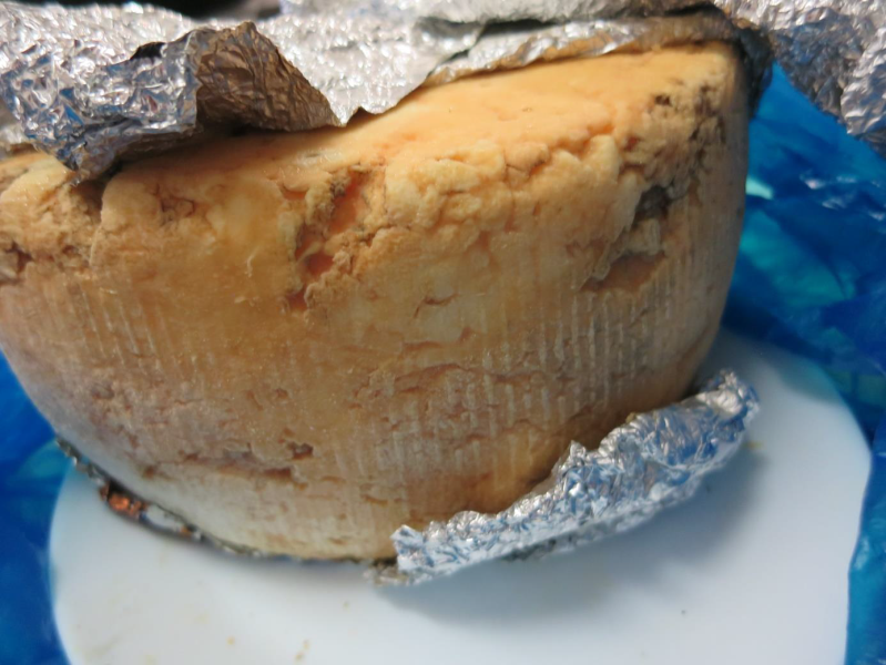 Rychlé občerstvení Velký svět techniky bistro, Ostrava-Vítkovice: Císařská niva - výrobek silně zapáchal po kažení. Na povrchu potraviny se vyskytovaly kolonie nežádoucích plísní. Potravina měla prošlé datum použitelnosti.