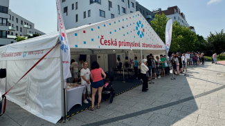 Stan, ve kterém lékaři zdarma kontrolují kůži