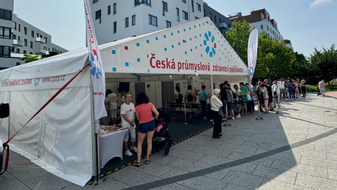 https://i.iinfo.cz/images/Stan, ve kterém lékaři zdarma kontrolují kůži