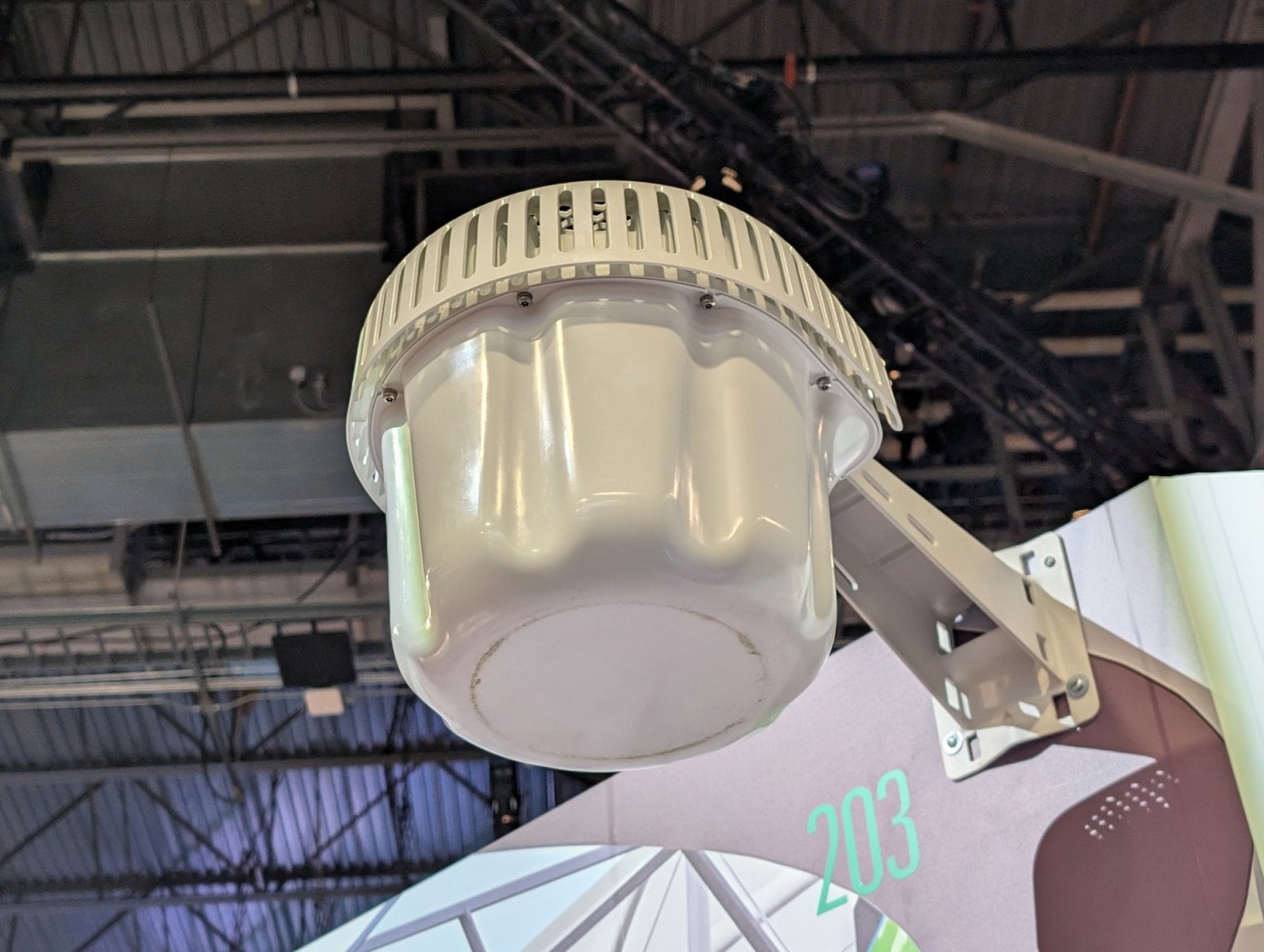 Wi-Fi přístupový bod HPE Aruba 670 pod vodou