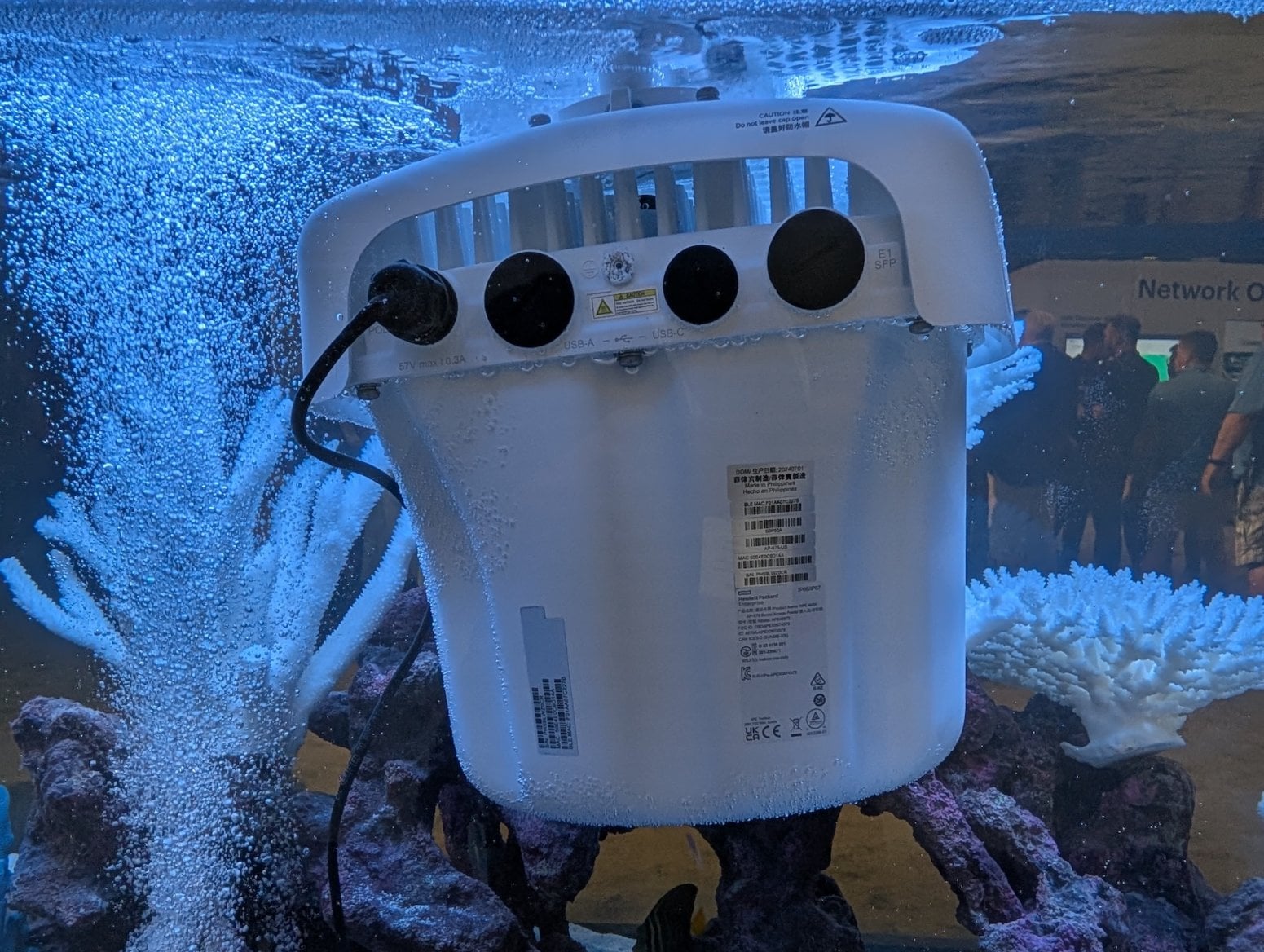 Wi-Fi přístupový bod HPE Aruba 670 pod vodou