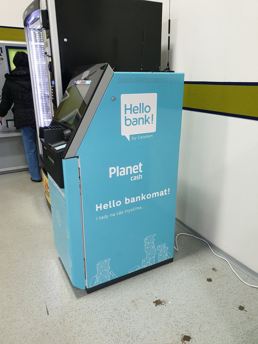 Bankomat Hello bank! v centrále Alza.cz (asi 10 metrů za pokladnami, Jateční 33a, 170 00 Praha 7)