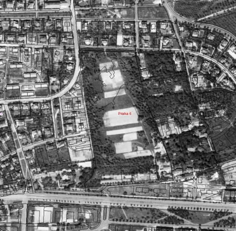 2013-01-leteckc3a9-zc3a1bc49bry-pozemku-u-hotelu-praha-1.jpg