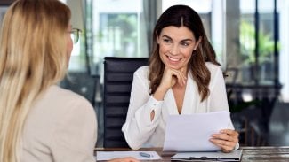 Dvě ženy při pracovním pohovoru