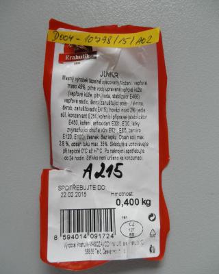 JUNIOR Krahulík. Kategorie: Nebezpečné potraviny. Nevyhovující parametr: sója (jako alergen), obsah masa. Výrobek obsahoval alergen - sóju, který nebyl uveden ve složení výrobku. Výrobek může způsobit vážné zdravotní komplikace lidem alergickým na sóju. Výrobek obsahoval méně masa, než bylo uvedeno na obale výrobku. Výrobce: Krahulík- MASOZÁVOD Krahulčí. Místo kontroly: Kaufland Česká republika v.o.s., Praha 8