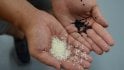 Se základním materiálem se míchá pigment, pro něj bylo potřeba vyřešit hlavně problematiku se statickou elektřinou.