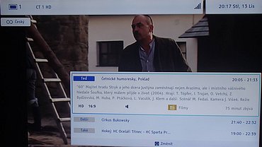 Toshiba nabízí bohaté informace o stávajícím pořadu a ukazuje i pořad následující plus jeden další, náhodně zvolený.